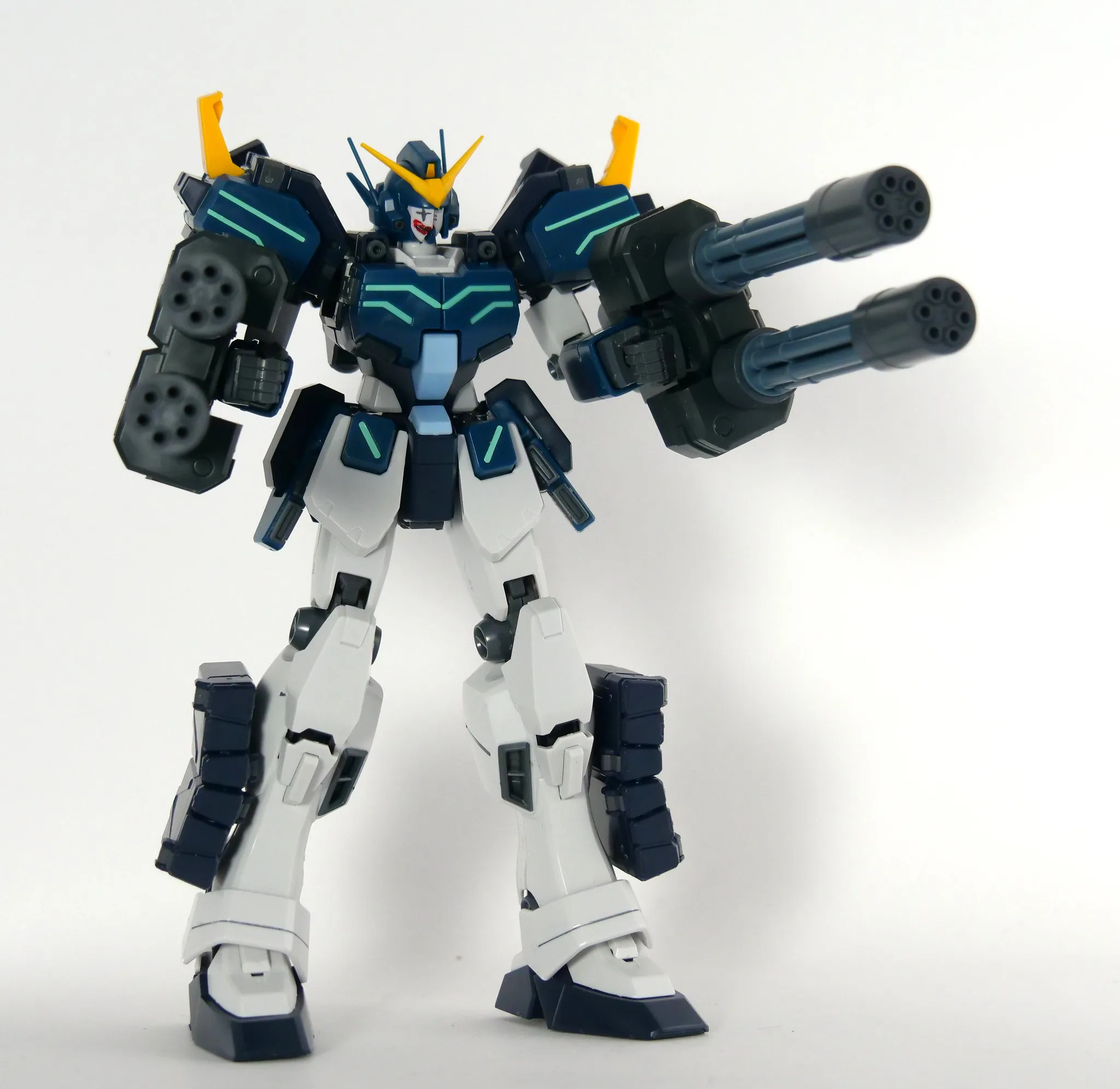 Фото Bandai Original MODEL KIT MG 1/100 GUNDAM HEAVYARMS CUSTOM EW Model Kit Аниме Экшн-истребитель Сборная модель игрушки в подарок для ребенка №4
