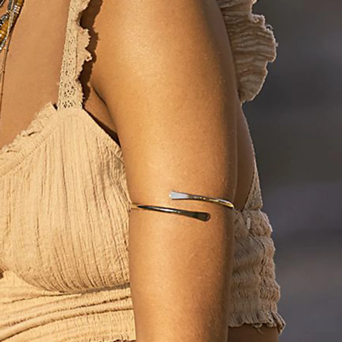 

Minimalist Arm Bracelet for Women Metal Open Upper Arm Bangle Bracelet Adjustable Armlet Armband Jewelry Gift with Delicate Box