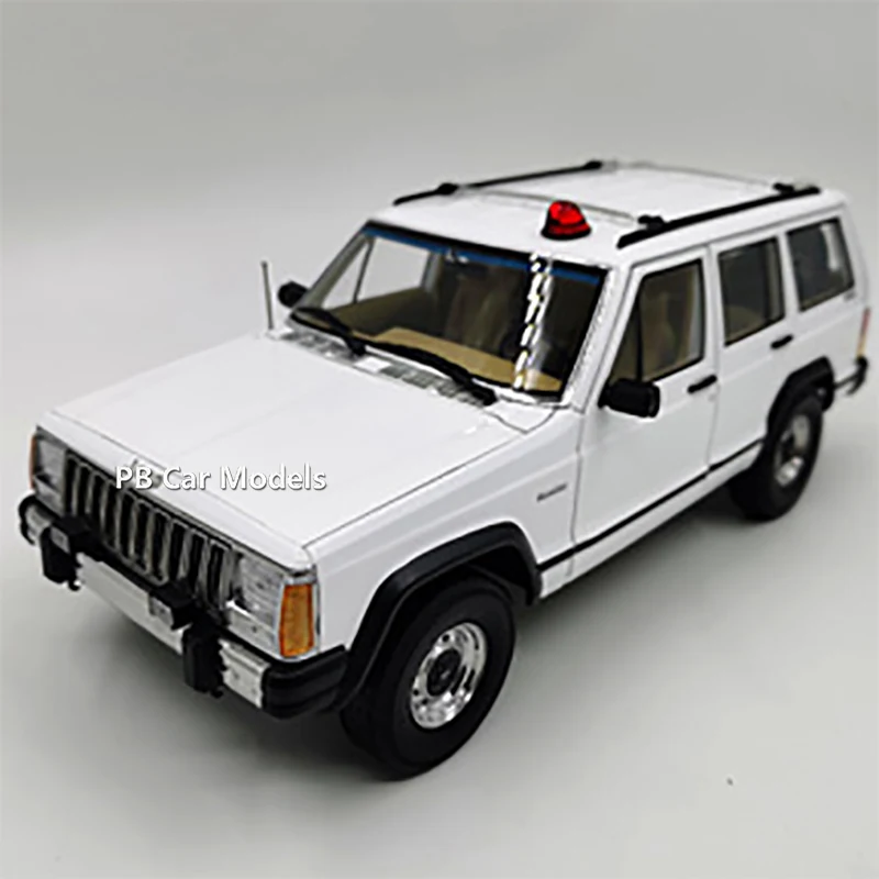 

1:18 jeep cherokee jeep aurora модель автомобиля магнитное всасывание предупреждение
