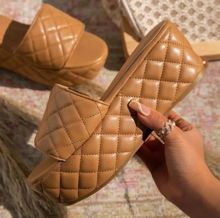 

Women Summer Fashion Diamond-shaped Slippers Female High-heeled Thick-soled Sandals Leather Waterproof Platform Casual Sandals