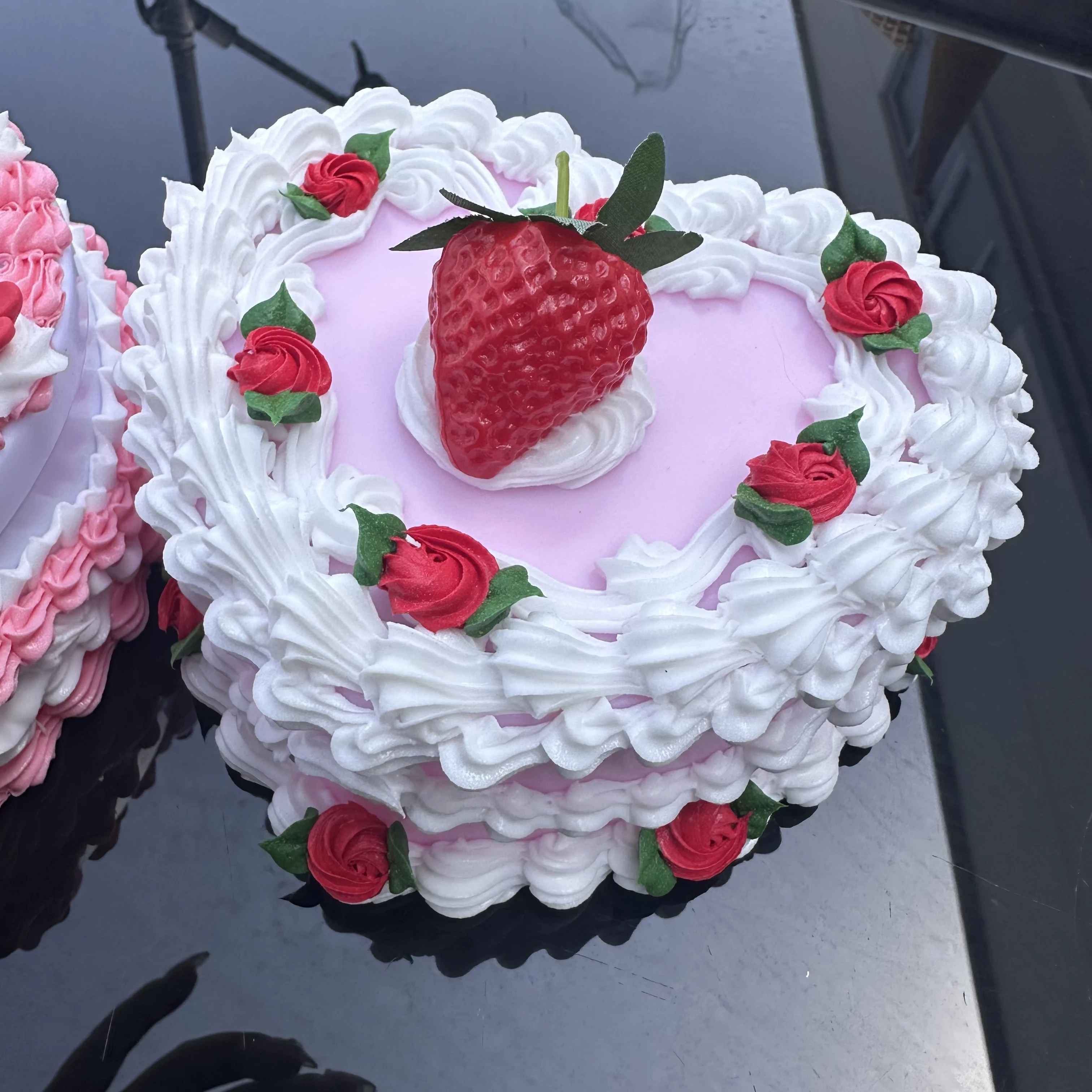 

Розовая сердцевидная шкатулка для украшений