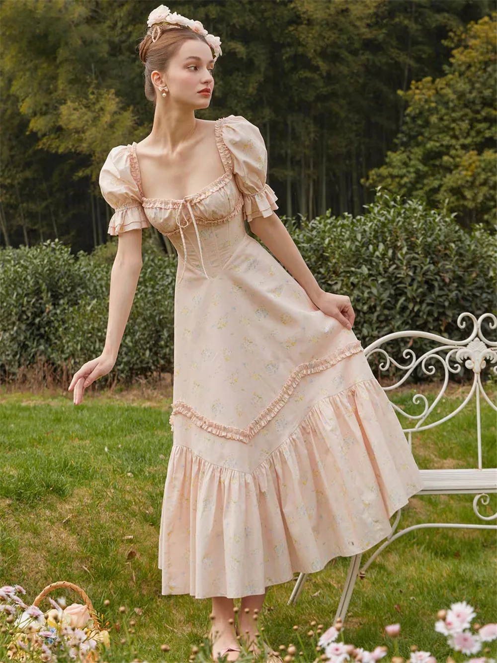 

Женское длинное платье-трапеция на бретельках, с цветочным принтом