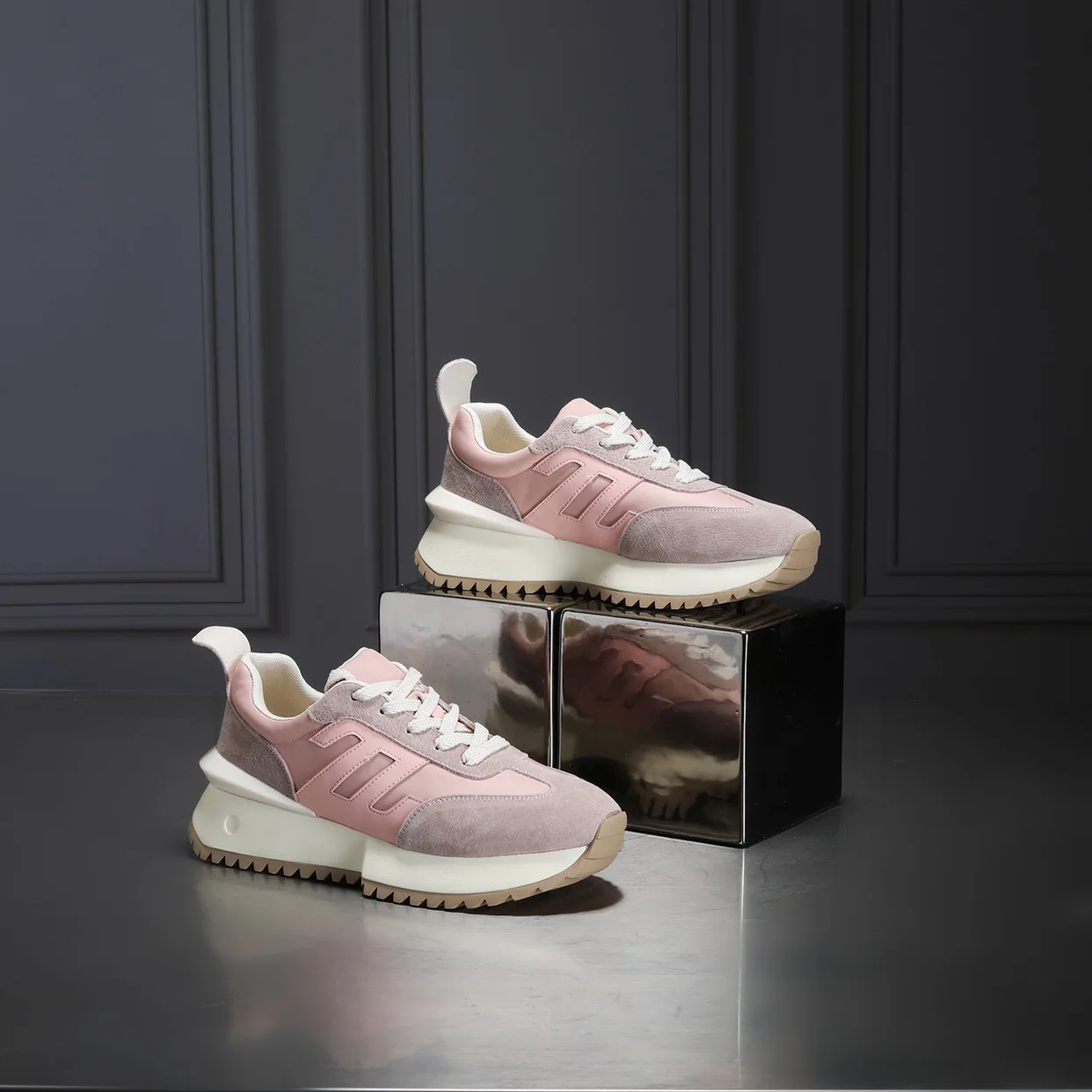 Women Sneakers Soft Skateboard Shoes 2023 Spring Lightweight Outdoor Sports Shoes Breathable Running Shoes Mesh Casual Shoes