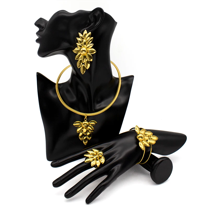 

Ювелирный Комплект из колье, серёг, браслета и кольца