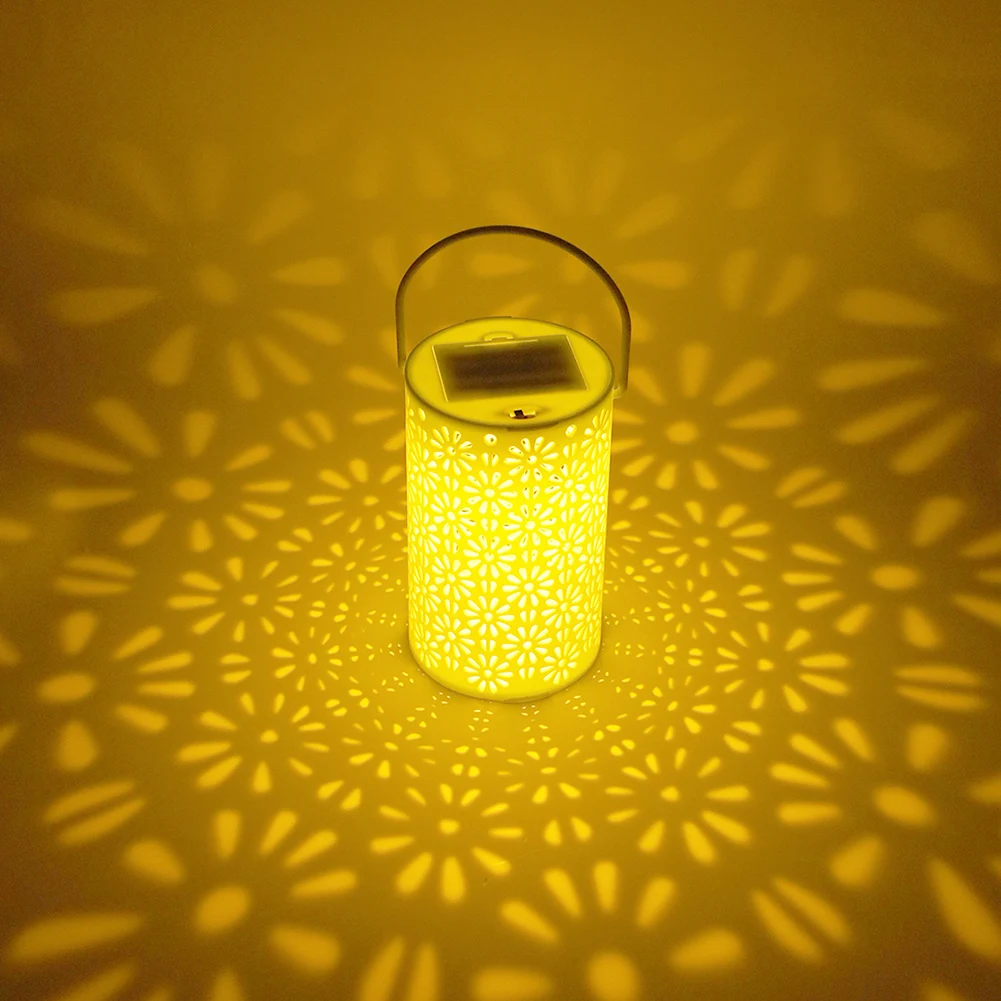 

Portable Retro Solar Lantern Lights Outdoor Garden Hanging Lights Metal Leaf Pattern Lights Lamp for Courtyard Walkway Light