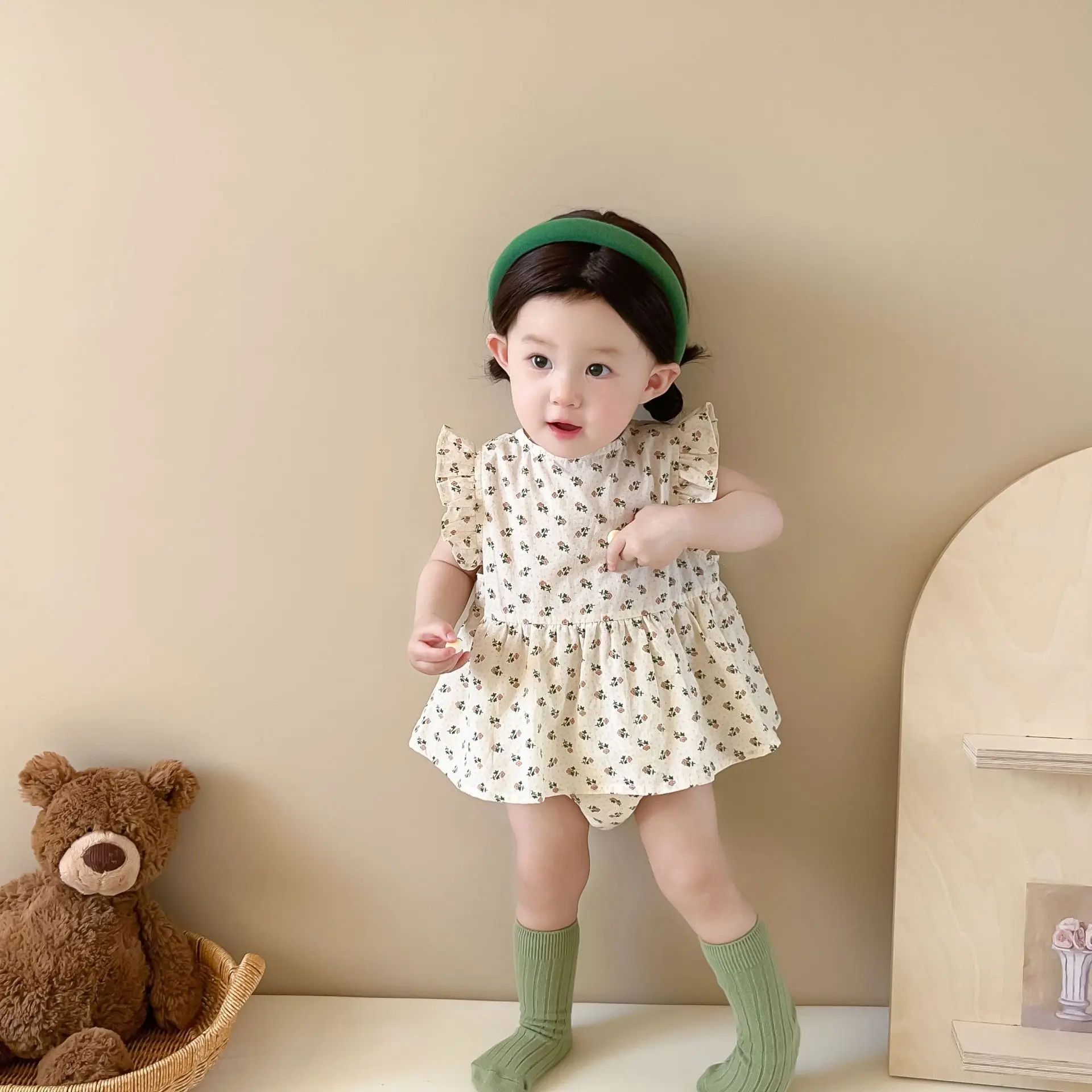 

Детское хлопковое боди без рукавов, с цветочным принтом