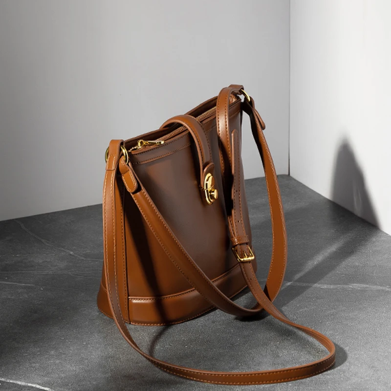 2023 New High Capacity Genuine Leather Tote Bag, niche bucket bag, high-end commuting cowhide single shoulder diagonal cross bag