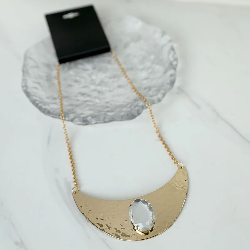 Простая блестящая прозрачная цепочка в форме полумесяца на ключицу, модное индивидуальное универсальное Золотое короткое ожерелье Простая блестящая прозрачная цепочка в форме полумесяца на ключицу, модное индивидуальное универсальное Золотое короткое ожерелье
