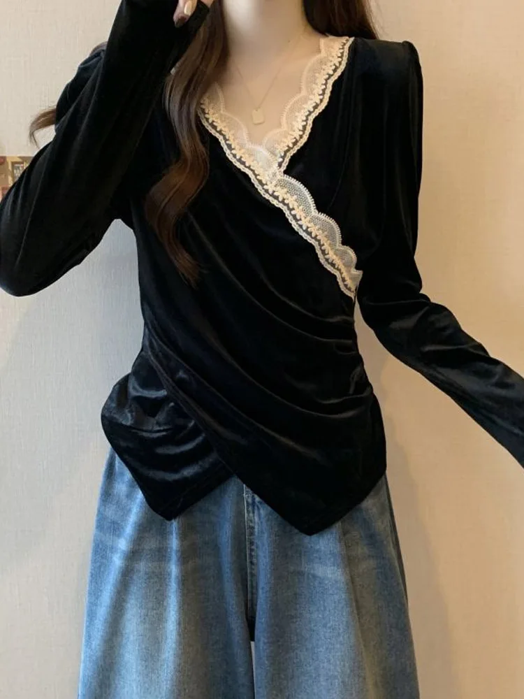 Plus size Velvet Shirt Women Autumn and Winter Age-Reducing Design Sense V-neck Lace Slim fit Chubby Girl Irregular Top
