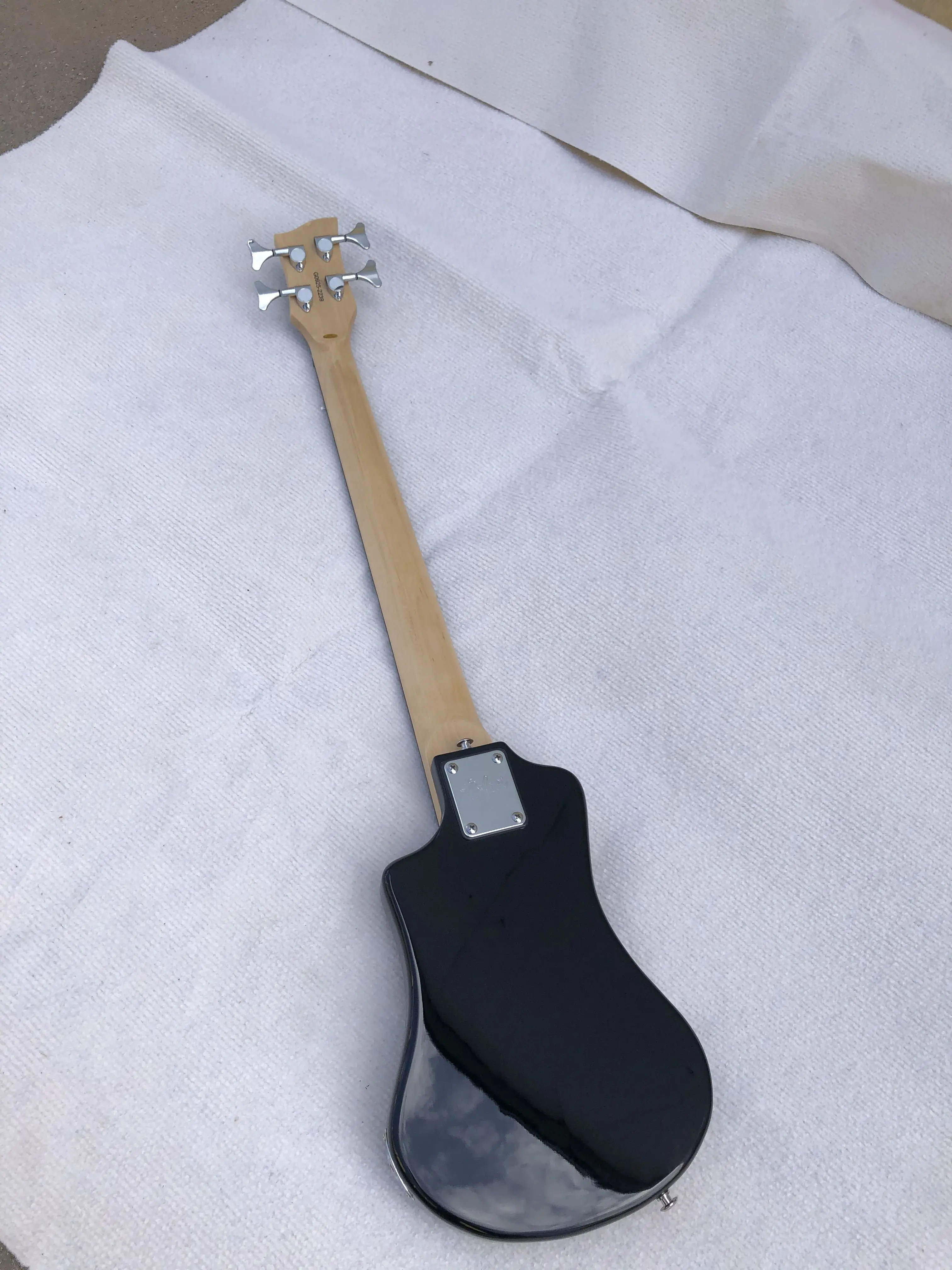 Hofner 4-струнная электрическая дорожная гитара Shorty — черный правый звукосниматель