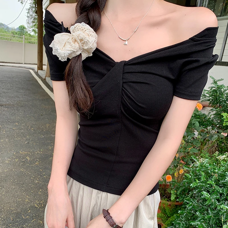 Женская футболка с V-образным вырезом коротким рукавом