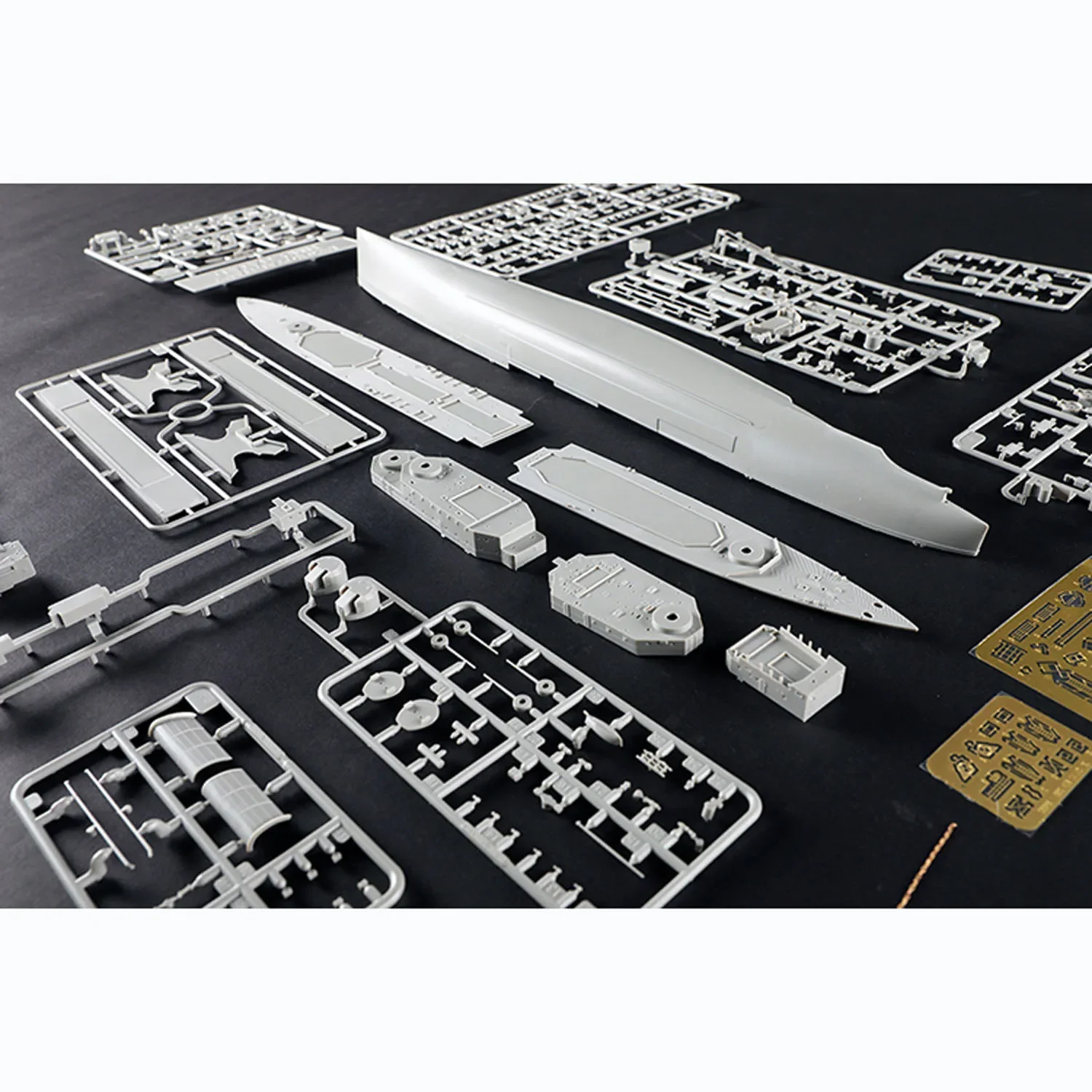 1/350 05366 Пластиковый трубач HMS Naiad Royal Navy Cruiser Статический дисплей Корабль