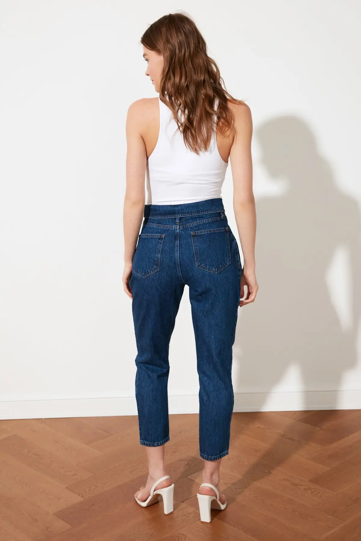 

Trendyol Detail at Waist Front Button High Waist Mom Jeans TWOSS21JE0513