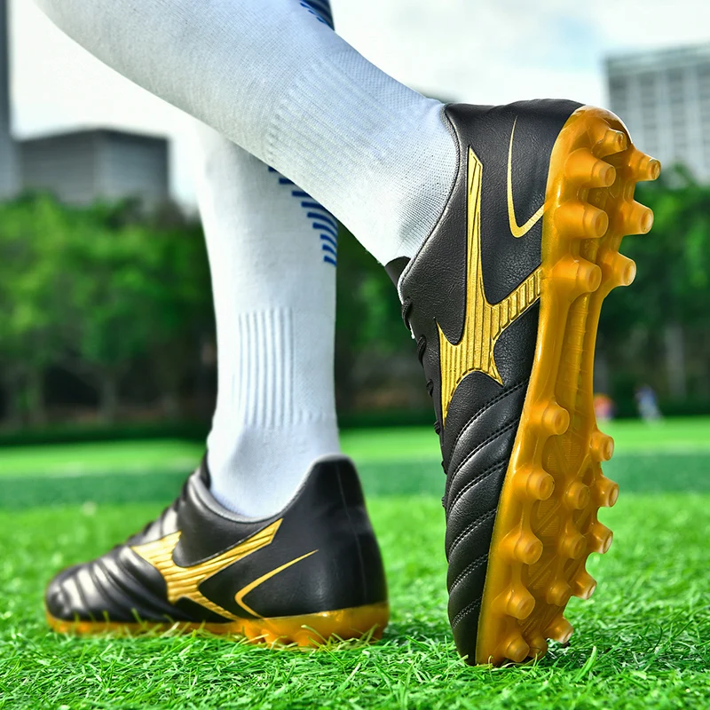 Football Shoes Youth Outdoor Lightweight Football Shoes Men's Professional Long Nails Broken Nails Comfortable Football Shoes
