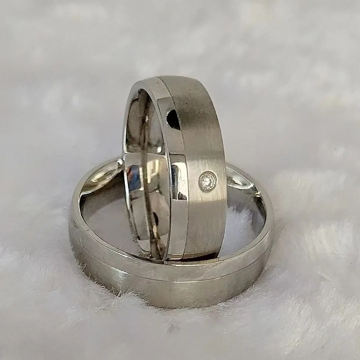 

Высококачественная искусственная кожа для мужчин и женщин, не выцветает, серебряная, белая, золотая, нержавеющая сталь, модные ювелирные изделия, парное кольцо на палец