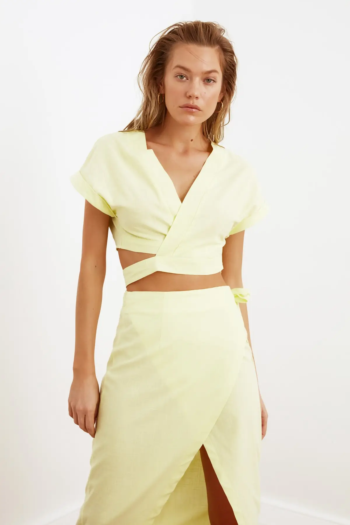 

Желтый обтягивающий костюм с дополнительным топом, летний комплект из двух предметов, Женский Топ большого размера в стиле бохо 2021, свободн...