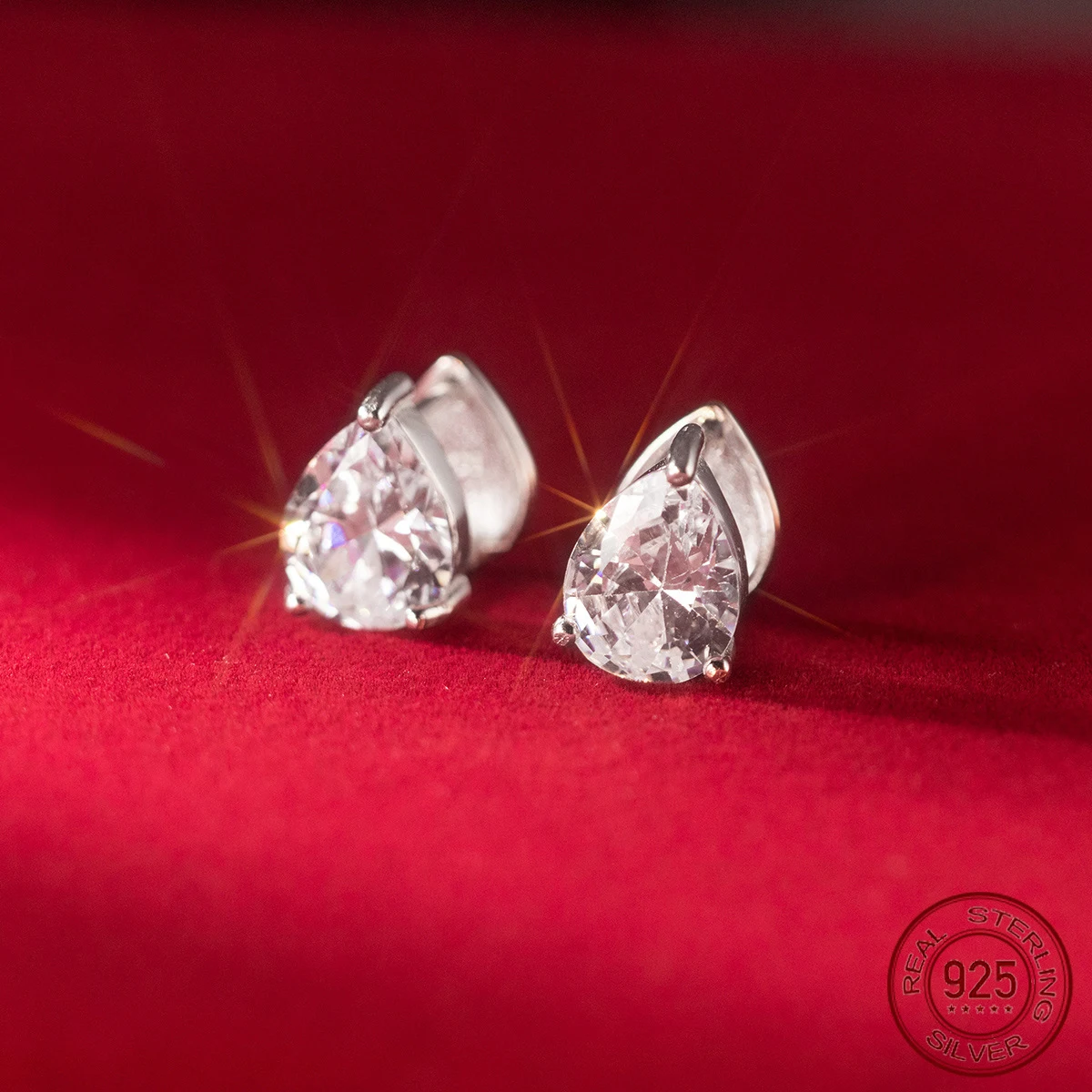 

Женские серьги из серебра 925 пробы, с фианитом