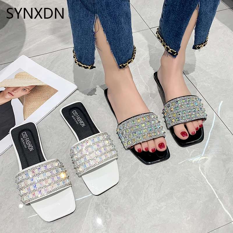 

SYNXDN Flat Slippers Women Rhinestone Lady Slides Summer Beach Anti-slip Zapatillas Chaussons Flip Flops Sandals 2022 New