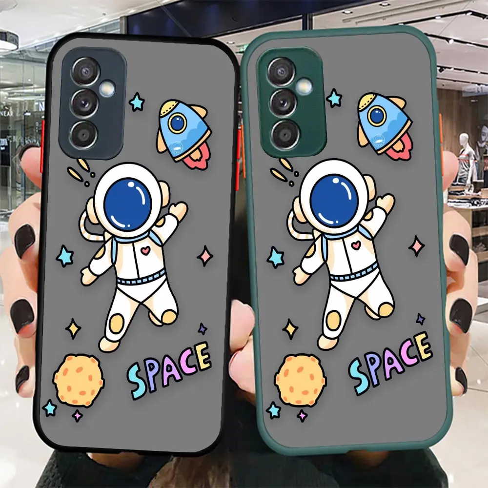 

Matte M23 Case For Samsung J2 J5 J7 J6 PLUS J4 J8 M10 M20 M23 M30S M31 M32 M33 M51 M52 M62 5G Case Para Cute Cartoon Astronaut