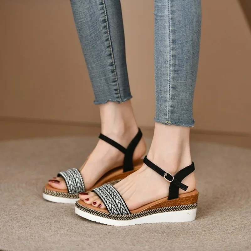 Сандалии женские легкие на танкетке модная повседневная Уличная пляжная обувь