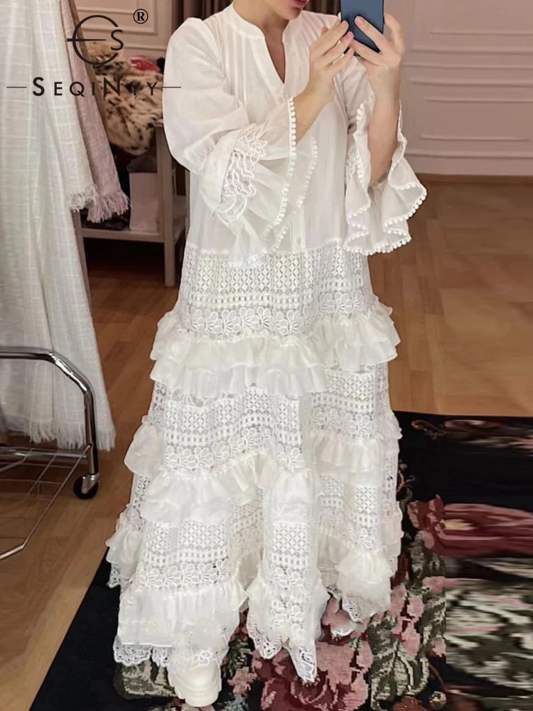 

Женское платье-миди с рукавами-фонариками и оборками