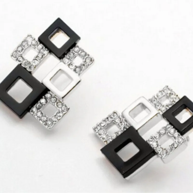 Ожерелье и серьги с полыми квадратными кулонами Подарочные ювелирные изделия