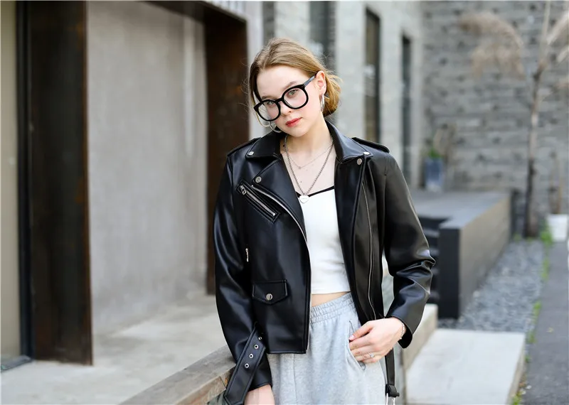 Женская мотоциклетная куртка из искусственной кожи