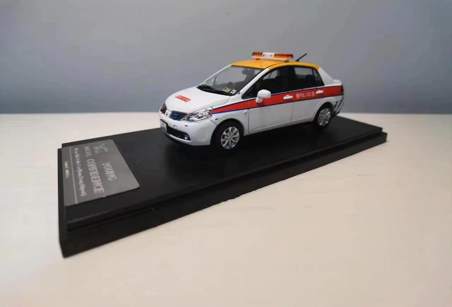 

Модель YC 1/43 NISSAN TIIDA Hongkong из полиуретана, модель автомобиля под давлением 2005, игрушка 6496