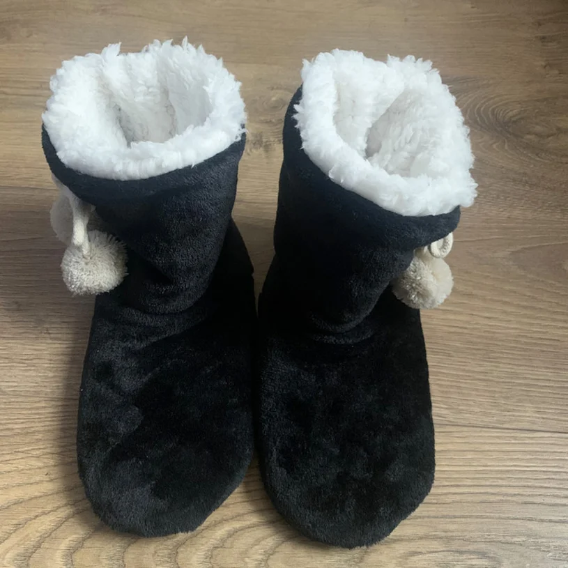 House Slipper Boots Womens Winter Warm Indoor Fur Ball Contton Plush Anti Skid Grip Soft Sole Home Fluffy Female Shoes Fashion