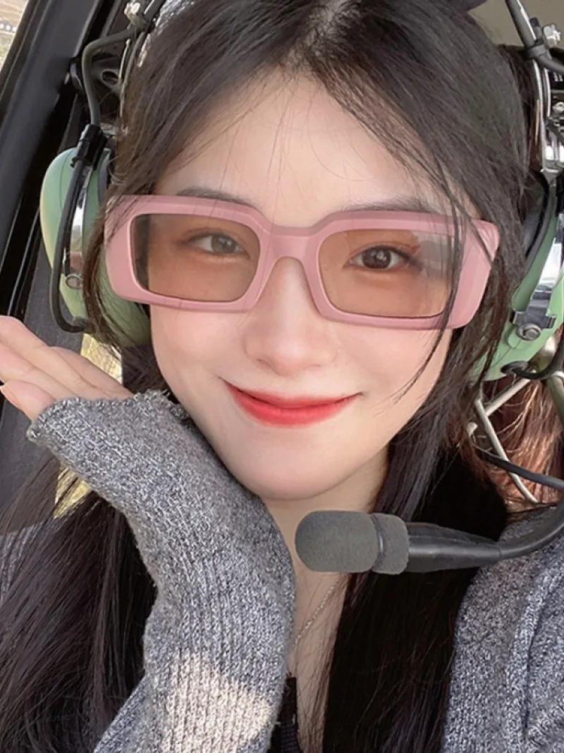 

Солнцезащитные очки унисекс, небольшие ретро-очки с квадратными линзами, в винтажном стиле, с розовыми затемненными линзами, черные