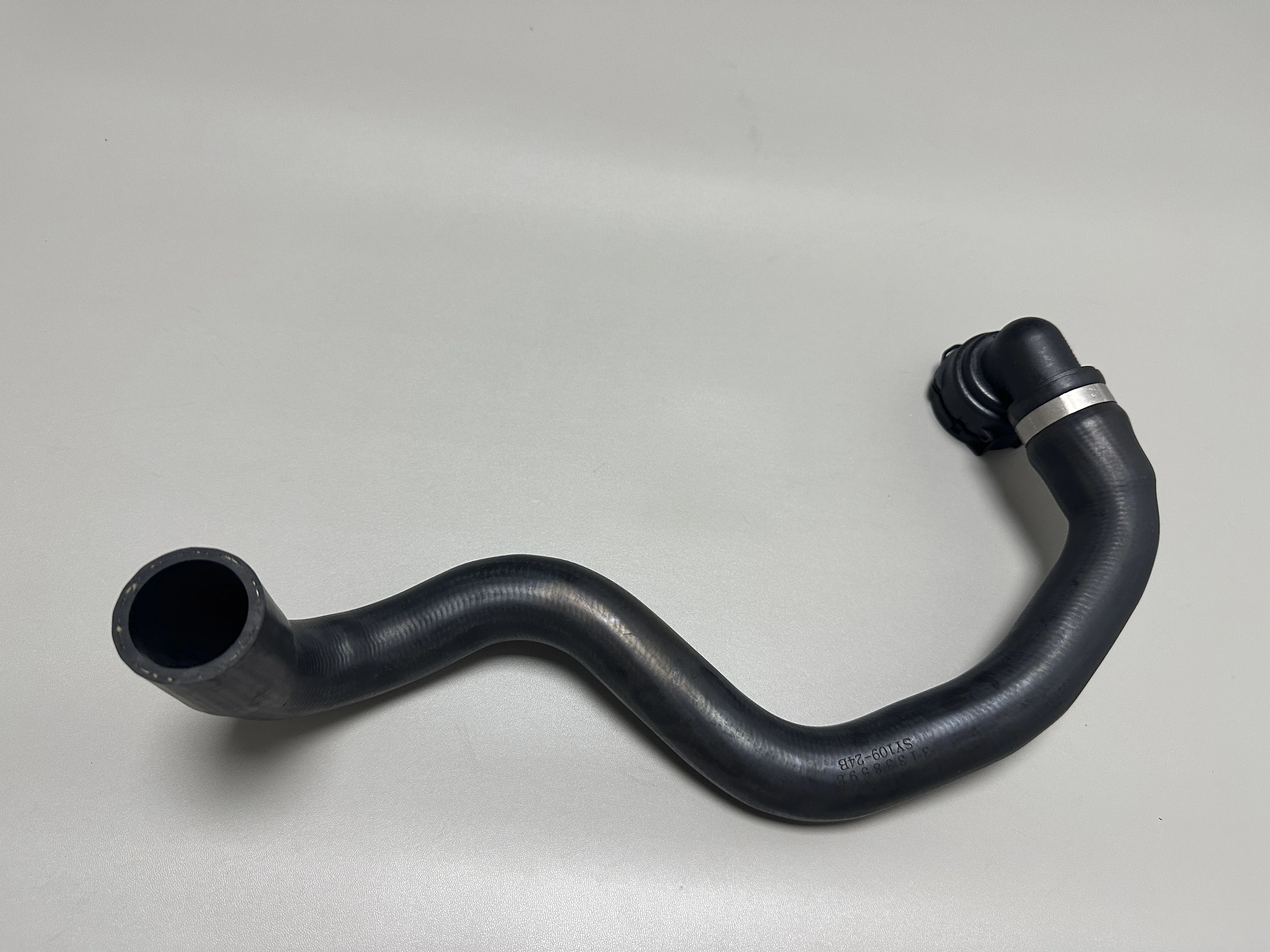 31338598 Верхний шланг радиатора для Volvo V40