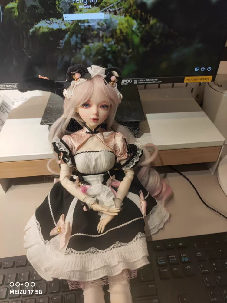 Кукла шарнирная с одеждой 60 см 1/3