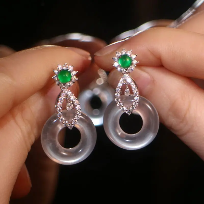 

Женские серьги-гвоздики с подвеской из натурального нефрита