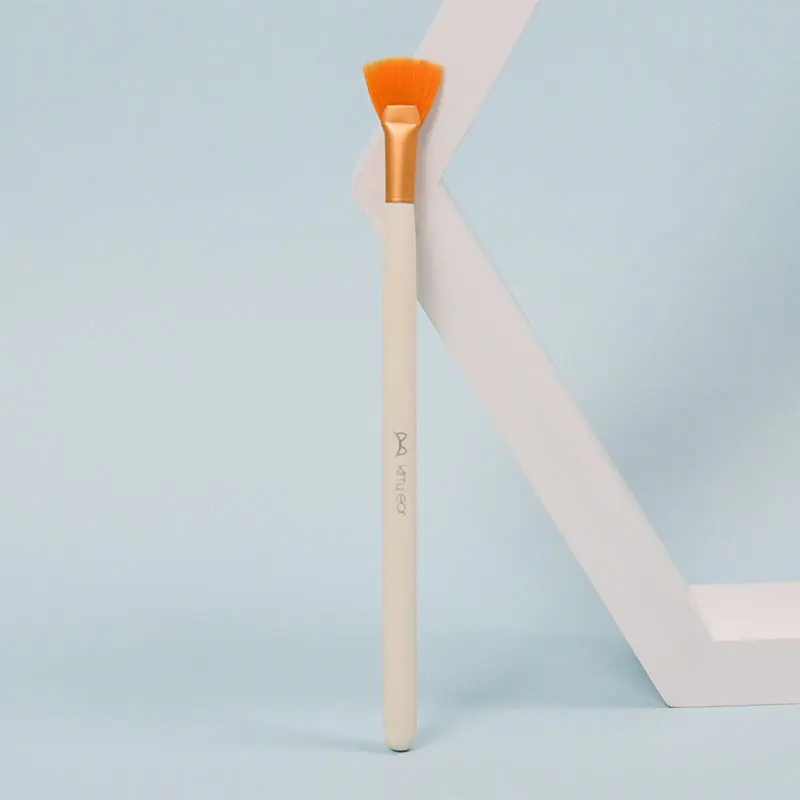 

1pc Small Face Mask Brush Fan Face Brush Beauty Salon Professional Makeup Brush Daily Skin Care Soft Portable Make-up Tools