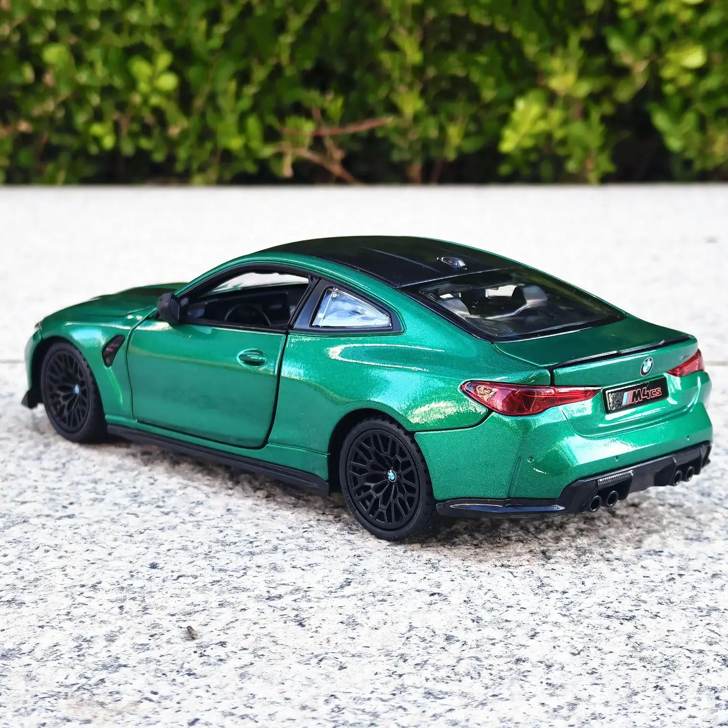 Фото Масштабная модель автомобиля BMW M4 CS 1:24 из сплава, коллекционная, для подарка №4