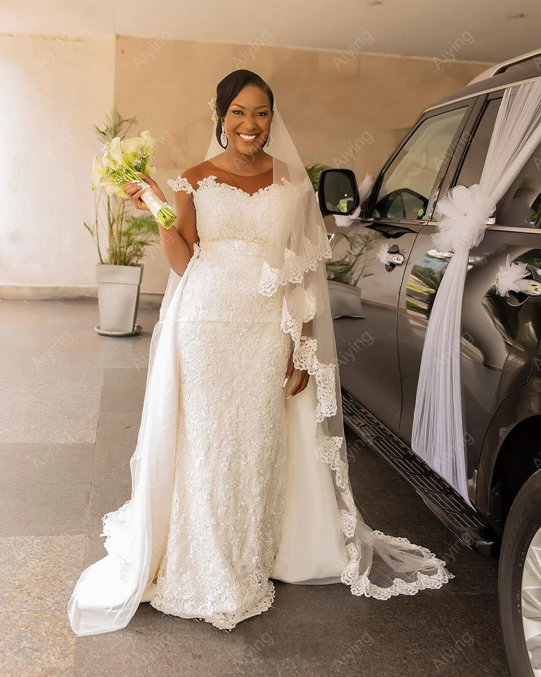 

Stunning Cap Sleeves Mermaid Black Girls Wedding Dresses with Detachable Train Robe de Mariee Lace Appliques Bridal Gowns