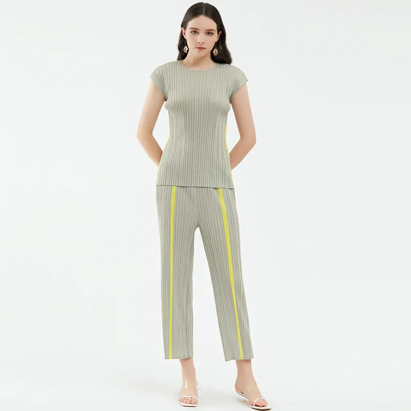 Clothing Set For Women 45-75kg 2022 Summer New Simple Hit Color Stretch Miyake Pleated Suit Short Sleeved Top + Trousers Female