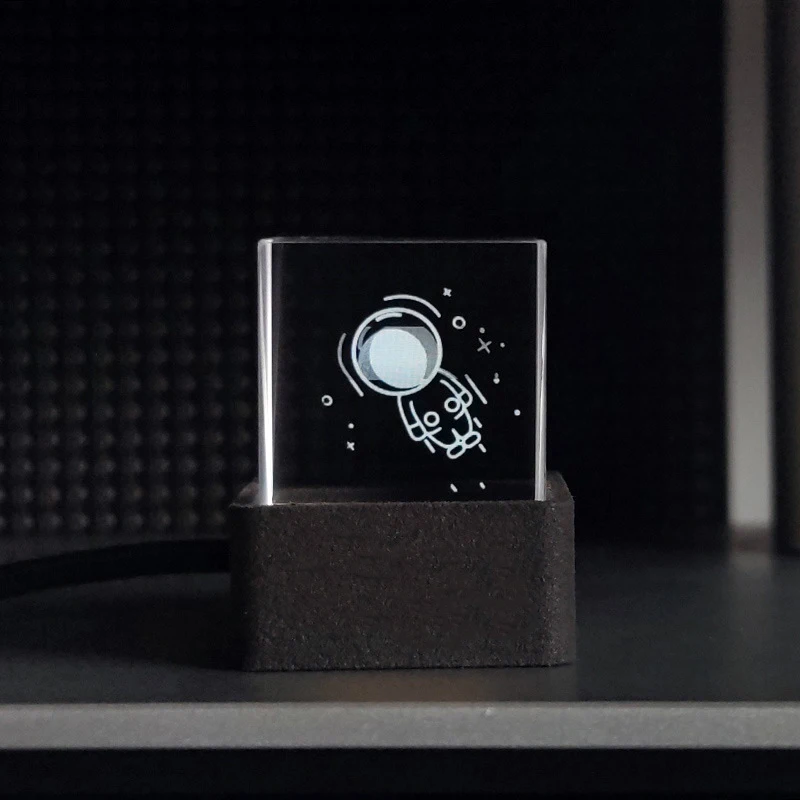 

Настольные часы HELTC хрустальный куб