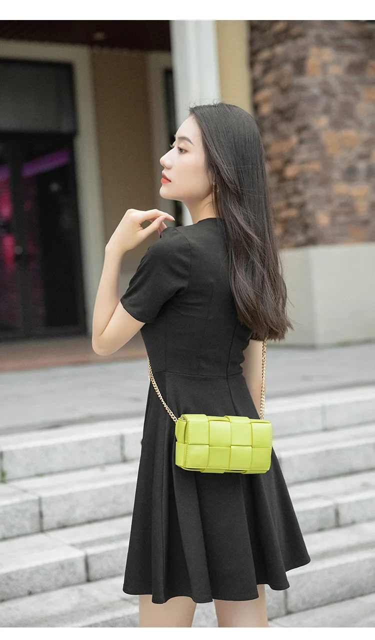 

2022 new fashion chain Waist Bag Mini woven chest bag women's simple tofu small square bag leather single shoulder diagonal bag