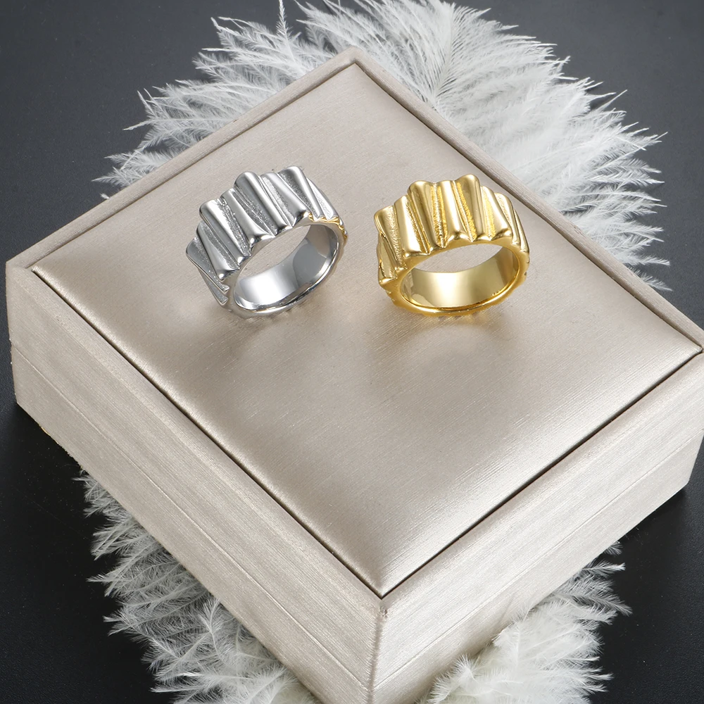 

High End PVD Gold Plated No Fade Gear Ring for Women Stainless Steel Waterproof Party Exaggerated Jewelry Gift Wholesale