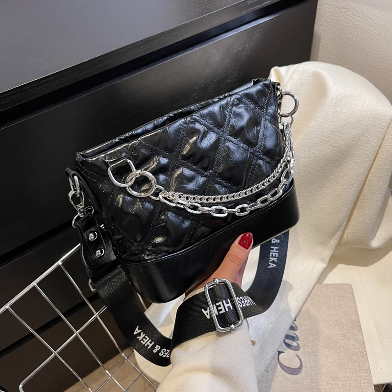 

2022 New Bucket Bag Classic Diamond Single Shoulder Diagonal Cross Bag Handbag Classic Design Women's Chain Bag Trendy Street