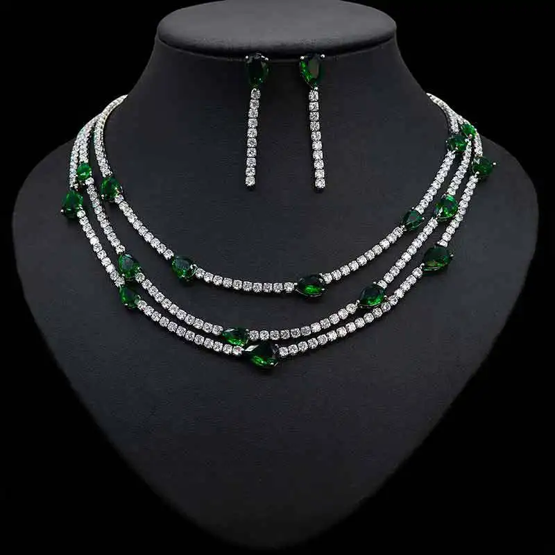 Комплект из колье и серёг с фианитом