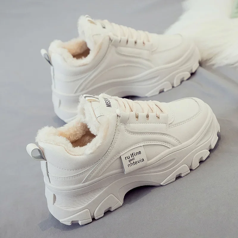 Рисунок 6 - Женские кроссовки 2023