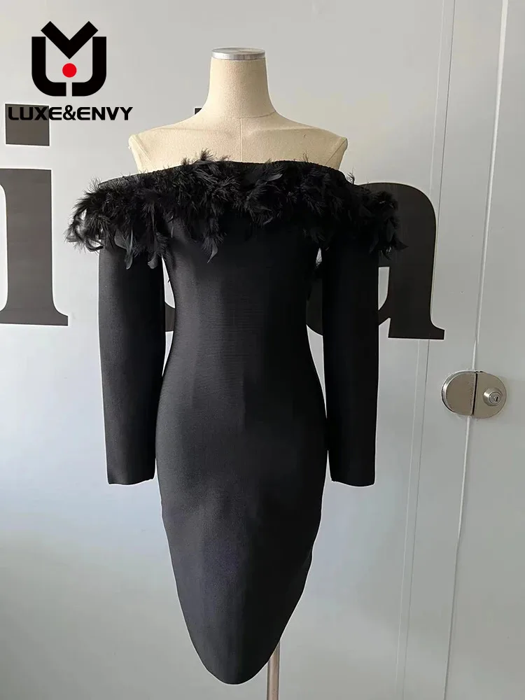 

Женское платье с длинным рукавом и открытыми плечами