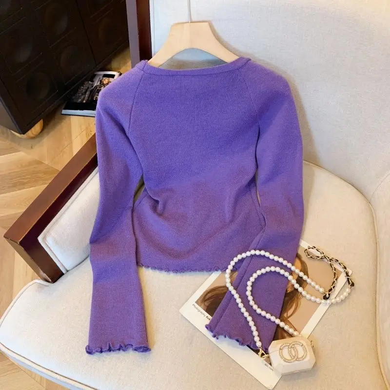 Женский вязаный кардиган с оборками и V-образным вырезом