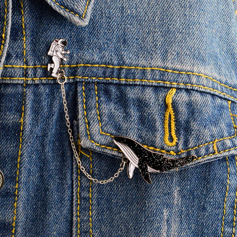 

Japanese Women's Brooch Astronauts Lapel Pins Whales Friends Space Christmas Coats Enamel Pin Badges New Year Gift Jewelry