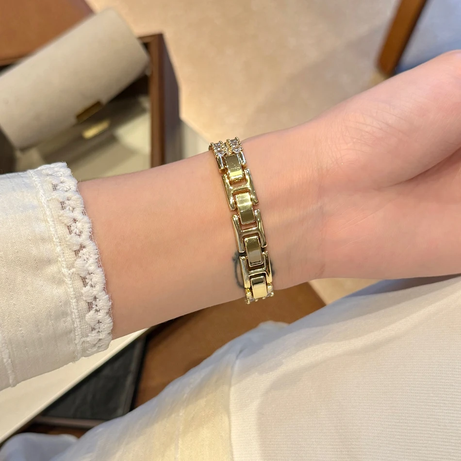 Фото Изысканный женский ремешок для Apple Watch с бриллиантами паве для моделей 11, 10, 9, 8, 7, 6, 5, SE, 4, Ultra, а также для Iwatch 38, 40, 41, 42, 44, 45, 46, 49 мм №5