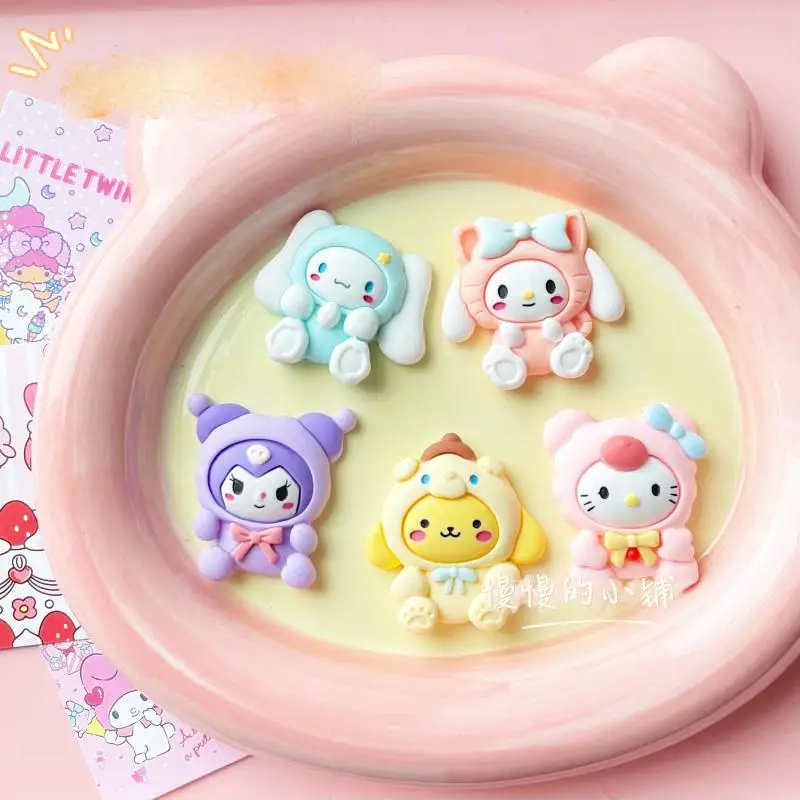 

5Pcs Sanrioed Hello kitty Kuromi Cinnamoroll My Melody Pompom Purins Cute Diy Mobile Phone Case Hair Clip Material Accessories