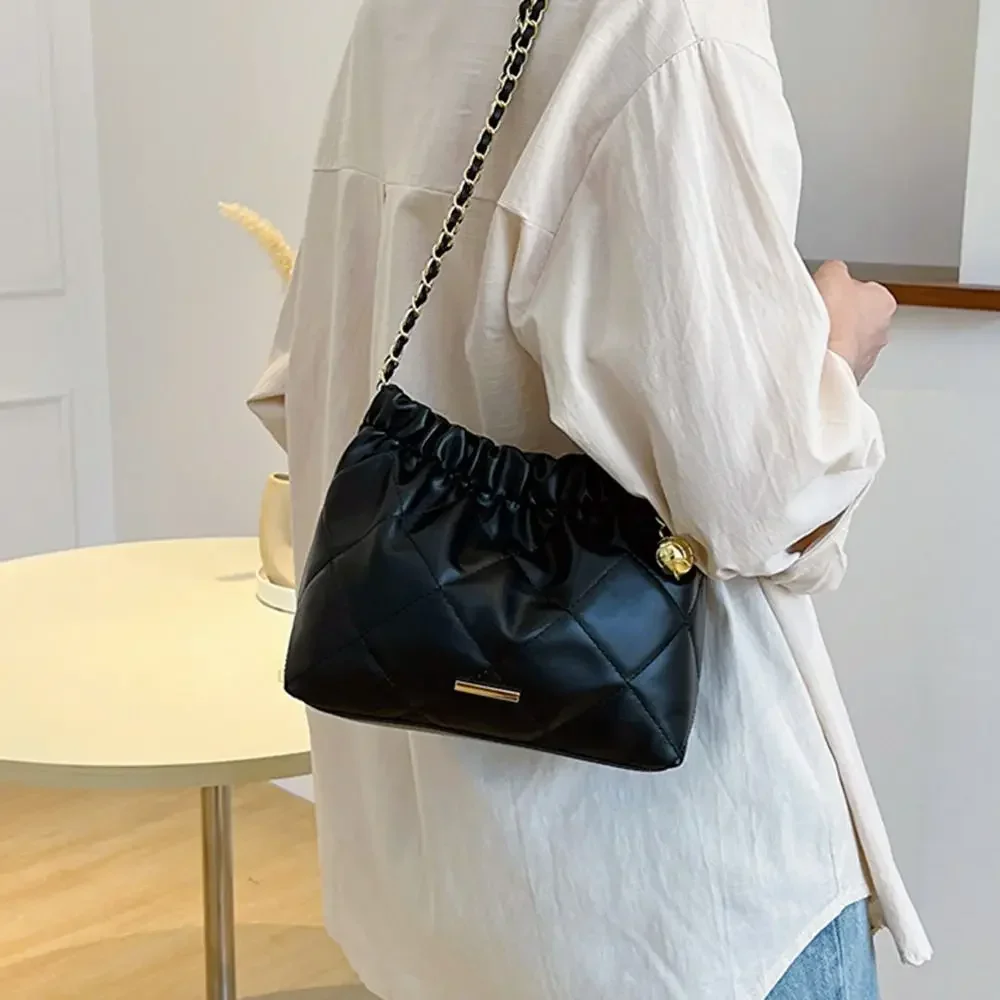 

Shoulder Bag for Women Girls PU Leather Pleated Plaid Crossbody Bag Bucket Bag Large Capacity Tote Handbag Underarm Bag