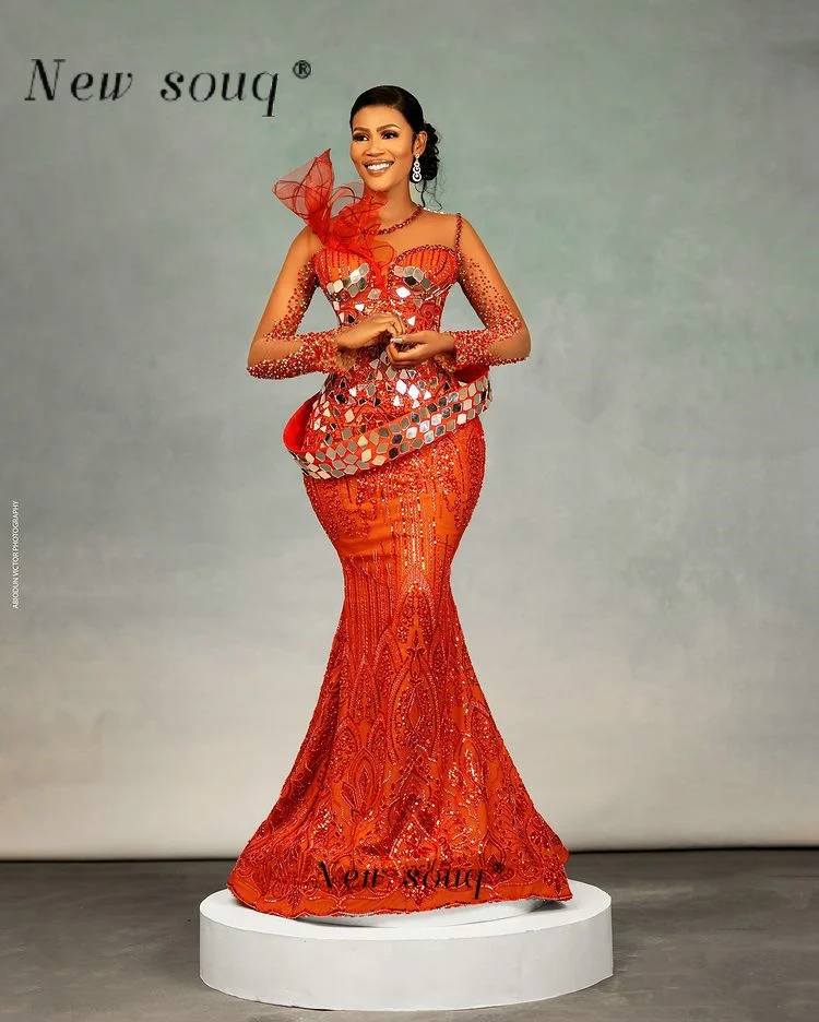 Африканские оранжевые красные блестящие зеркальные кристаллы с длинными